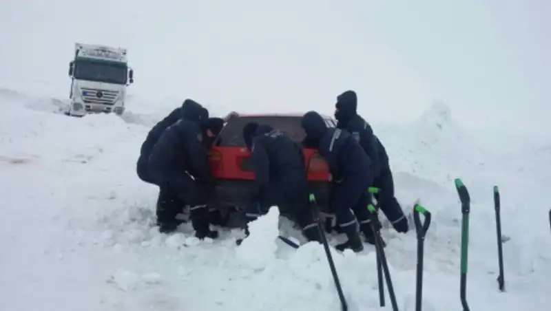 В Актюбинской области из снежных заносов было эвакуировано более 2000 человек