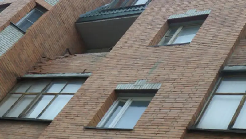 Молодой парень погиб, выпав из окна восьмого этажа в ЗКО