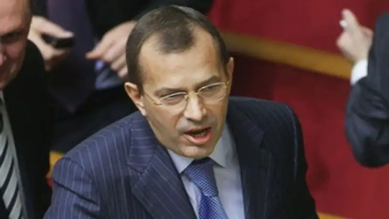 Глава администрации Януковича подал в отставку