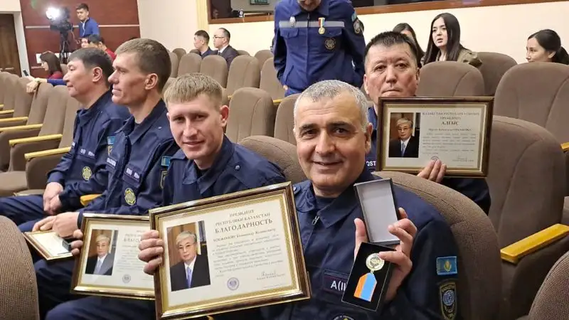 В Астане наградили спасателей, участвовавших в ликвидации последствий землетрясения в Турции