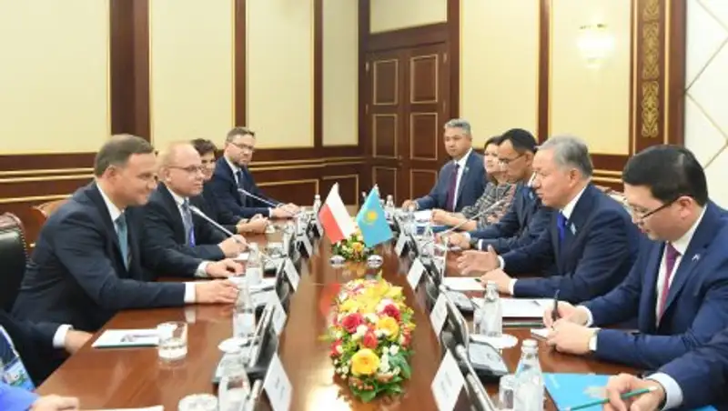 О чем беседовал глава Мажилиса с президентом Польши