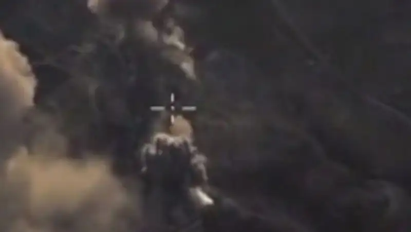 Минобороны России опубликовало видео точечных ударов по укрепрайонам ИГ
