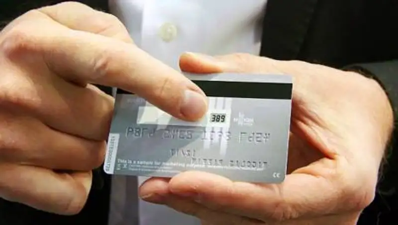 Специалист рассказал, как защитить банковскую карту от аферистов