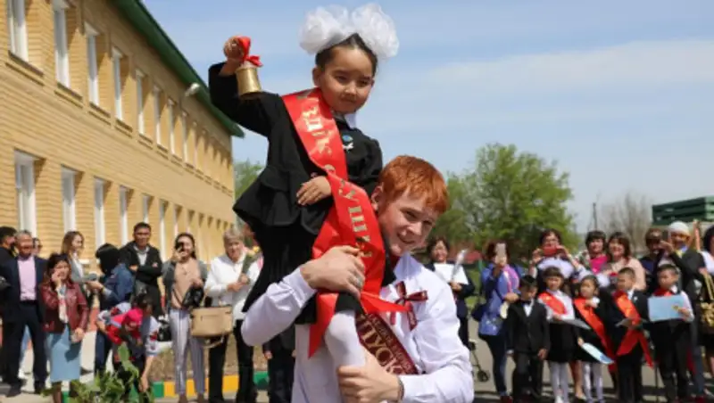 ВКО: для более десяти тысяч выпускников прозвенел последний звонок