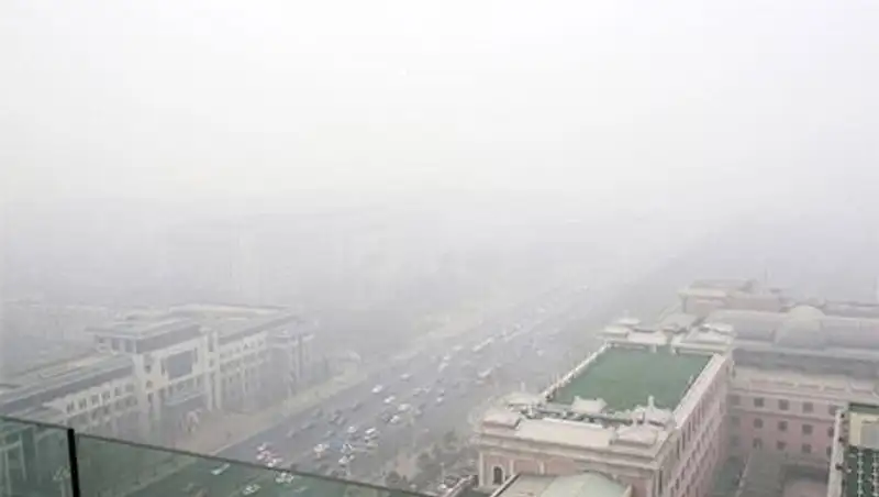 Пекин заволокло густым смогом