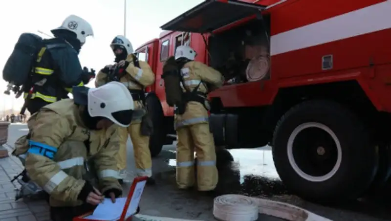 60 человек эвакуировали из-за пожара в общежитии в Алматы