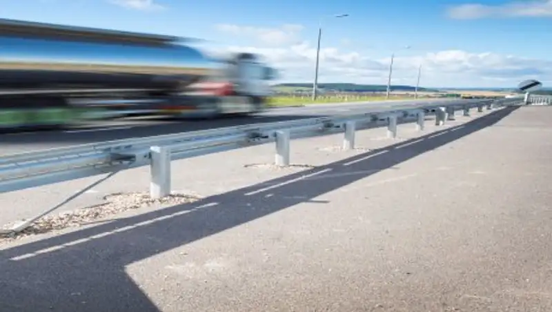 На трех платных дорогах Казахстана начали работу терминалы