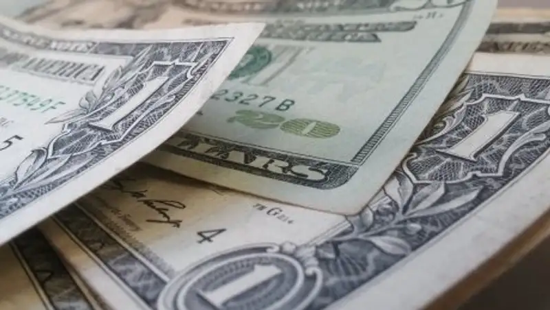 Доллар продают уже по 347,5 тенге