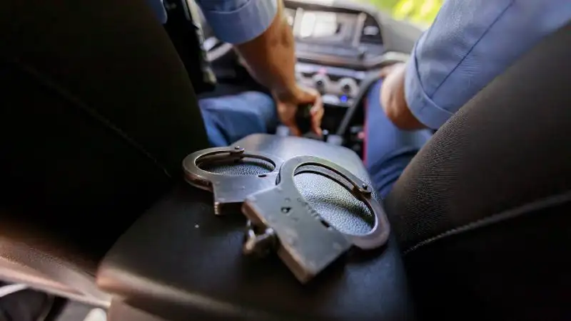 Мужчина требовал выкуп за украденные госномера в Алматы