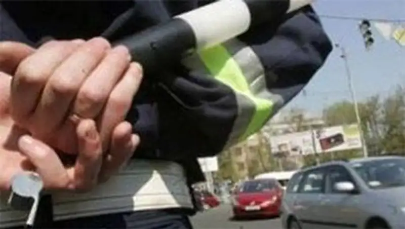 В Павлодаре командир роты дорожно-патрульной службы подозревается в получении взятки