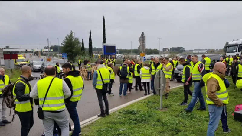 Полиция разогнала водометами "желтые жилеты" во французском  Монпелье