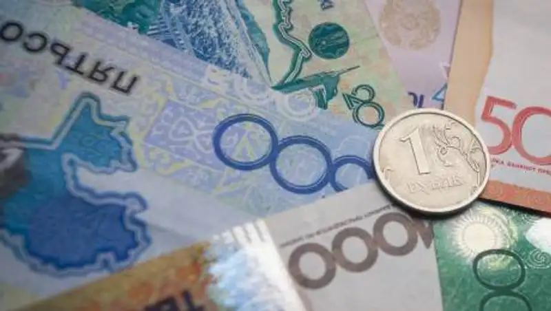 Тенге пострадал от кризиса меньше, чем рубль