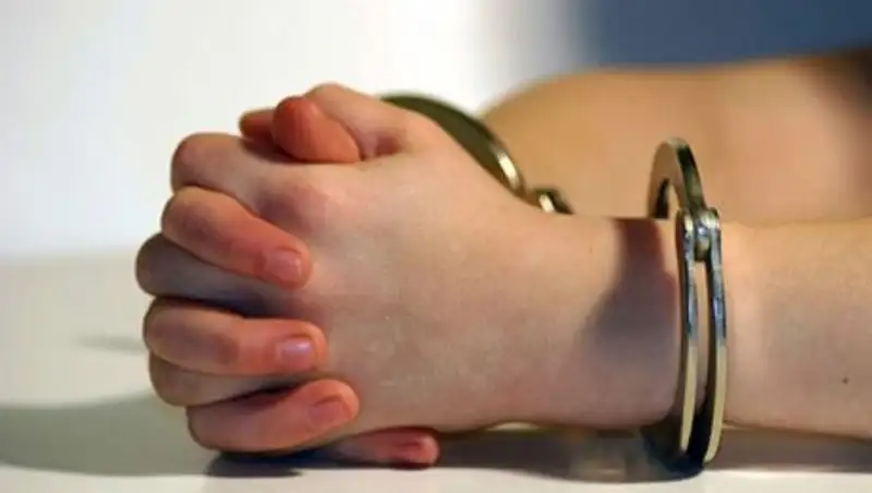 Подозреваемая в похищении человека женщина экстрадирована из Азербайджана в Астану