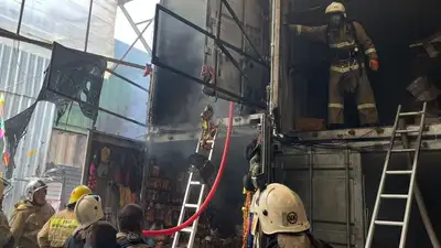 В Алматы снова горела барахолка, фото - Новости Zakon.kz от 21.08.2023 15:35