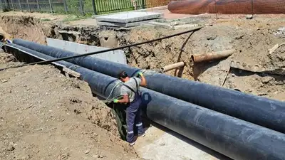 "Умные" трубы устанавливают в Темиртау , фото - Новости Zakon.kz от 14.07.2023 03:53