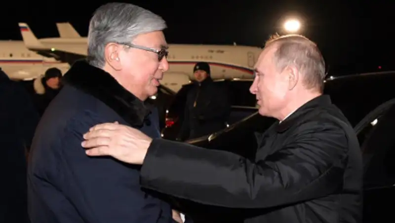 Особый знак. Путин проводил Токаева в аэропорт в Омске