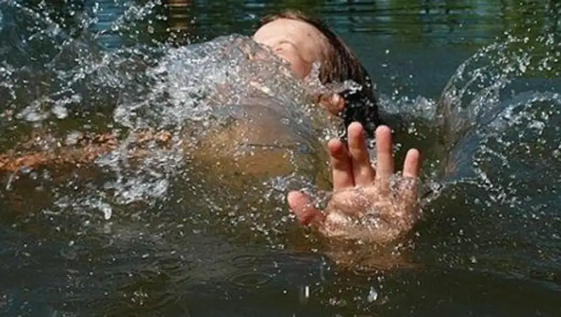 Две школьницы утонули во время купания в Акмолинской области