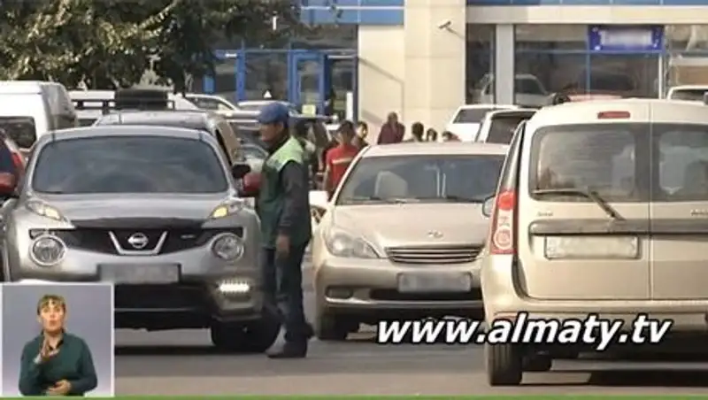 На Зеленом базаре Алматы появится парковка на 800 мест