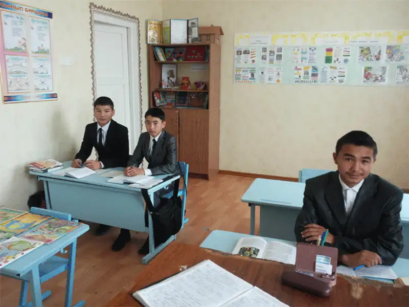 Дарига Назарбаева и другие депутаты Мажилиса посетили сельские малокомплектные школы, фото - Новости Zakon.kz от 28.10.2013 15:04