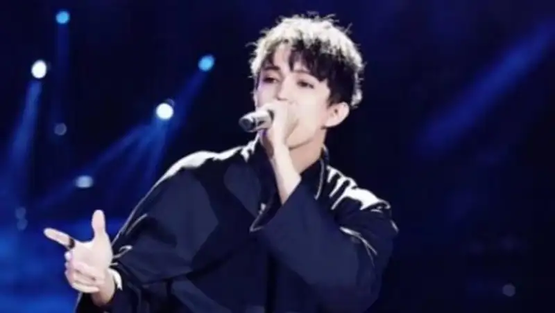 Димаш перевел пострадавшим при наводнении жителям Китая 14 млн тенге