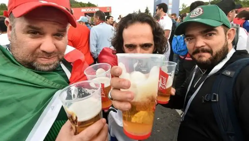 Болельщики за время ЧМ выпили на стадионах более 1,6 млн литров пива