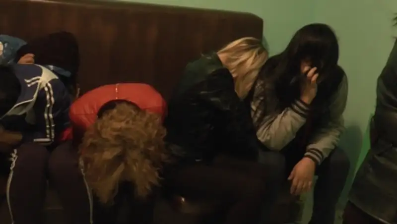 Әуесқойлық орыс порно онлайн үй видео жасырын камера Үлкен клиторы бар әйелдердің фотосуреттері