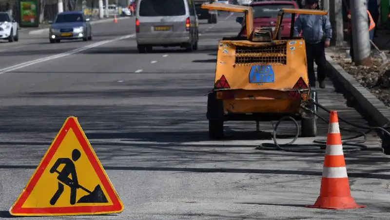 Какие улицы временно перекроют из-за ремонта в Алматы