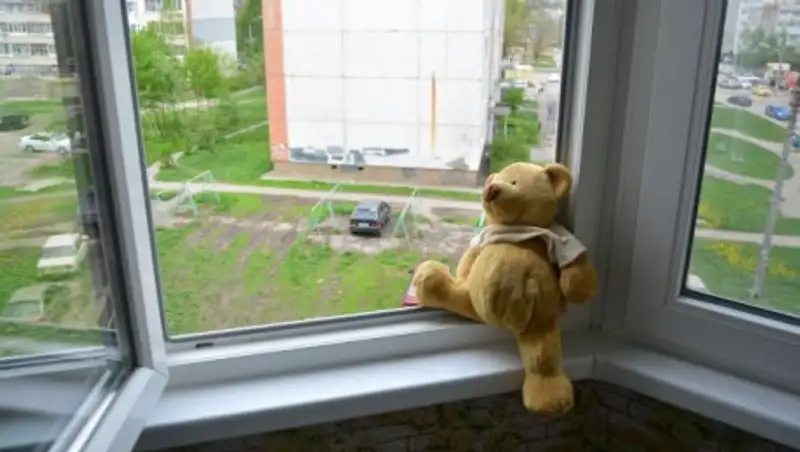 Трехлетний ребенок упал с 8 этажа в Шымкенте