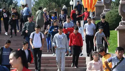 молодые люди, казахстанцы , фото - Новости Zakon.kz от 24.11.2021 11:44