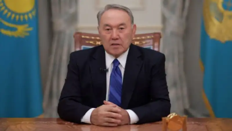 Елбасы поздравил Лукашенко с победой на выборах