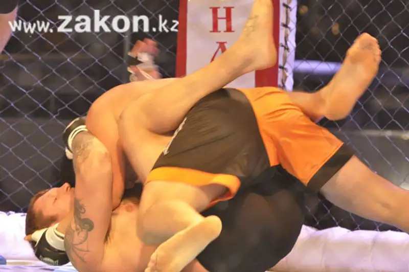 «Атилле» пришла «Смерть». Емельяненко выиграл в Алматы 18 бой в карьере (фото) «Атилле» пришла «Смерть». Емельяненко выиграл в Алматы 18 бой в карьере (фото), фото - Новости Zakon.kz от 22.12.2011 19:31