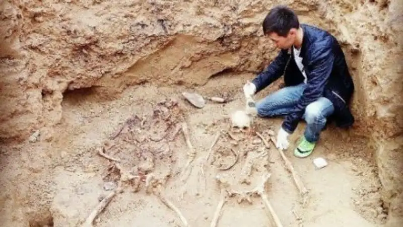 В Атырау в ходе раскопок нашли скелеты мужчины и женщины