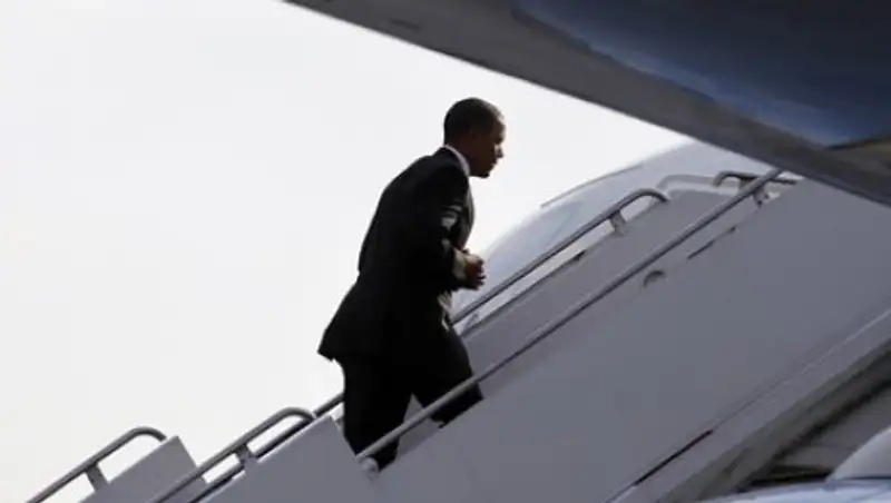 Белый дом прокомментировал возможность отъезда Обамы из США при победе Трампа