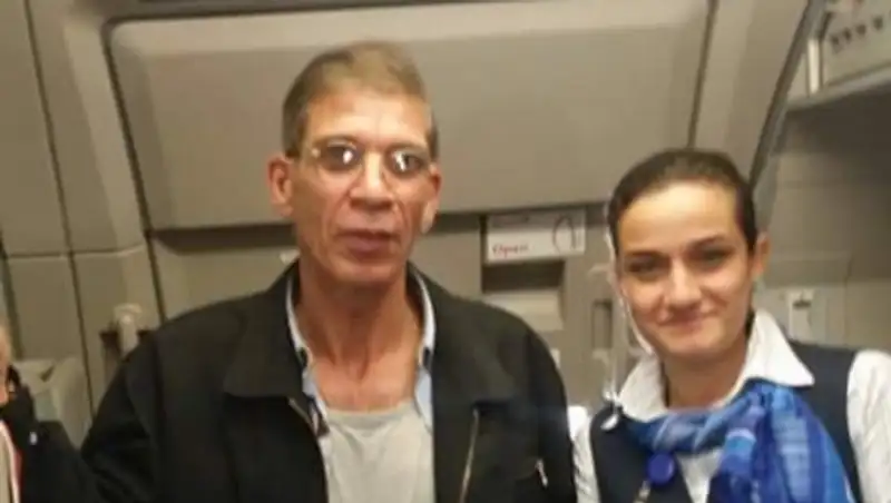 Стюардесса EgyptAir также сделала селфи с угонщиком самолета