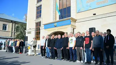 В Астане прошли проводы первой команды осеннего пополнения в ряды Вооруженных сил, фото - Новости Zakon.kz от 28.09.2023 17:15