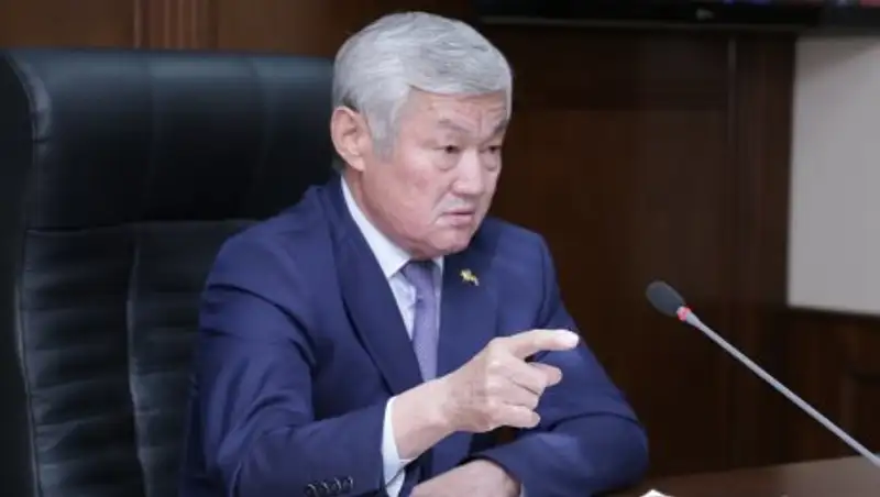 Бердыбек Сапарбаев поручил ужесточить контроль над ценами на продукты питания и лекарства