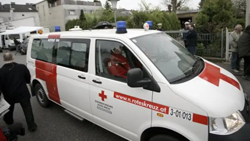 В Австрии погиб ребенок, запертый матерью в машине на 30-градусной жаре