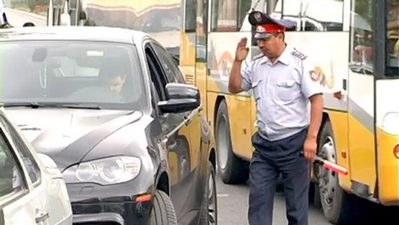 В Шымкенте полицейского наказали за грубое нарушение ПДД