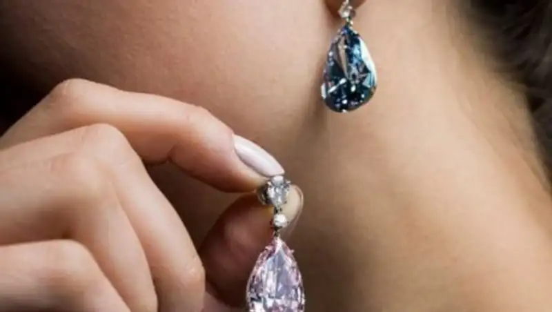Бриллиантовые серьги проданы за рекордные 57 млн долларов