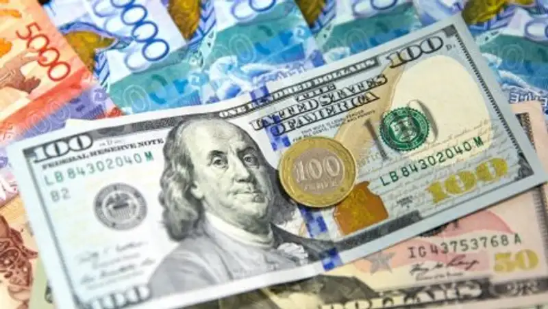 Тенге ослабел перед Новым годом