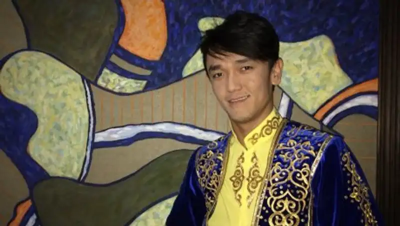 Кадыров вручил казахстанцу главный приз конкурса танцев в Грозном