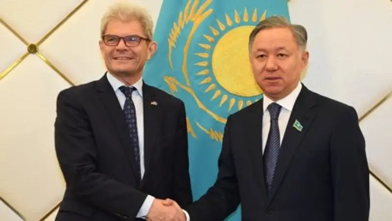 Н.Нигматулин принял посла Германии в Казахстане