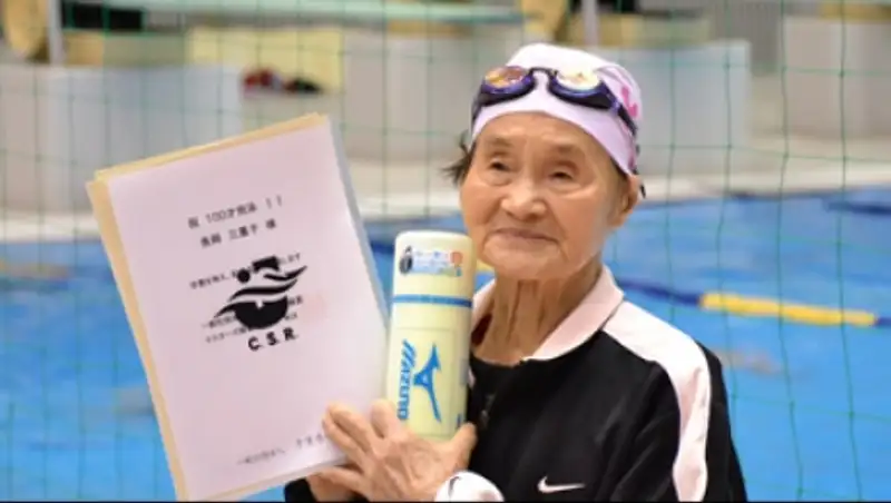 Жительница Японии установила рекорд в заплыве на 1,5 км в возрасте 100 лет