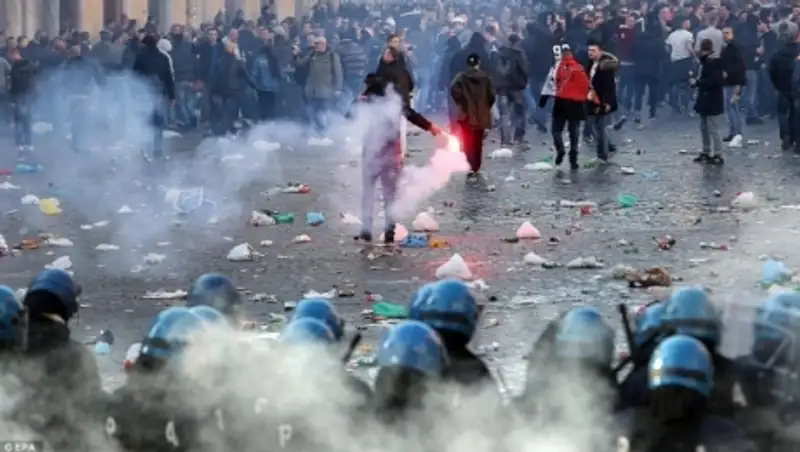 Ущерб от устроенных голландскими фанатами в Риме погромов составил ?2,8 млрд