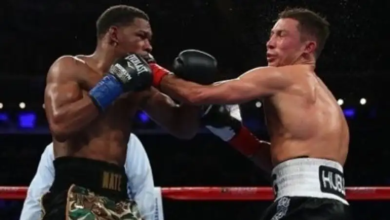 Джейкобс показал, как тренировал подбородок перед боем с Головкиным