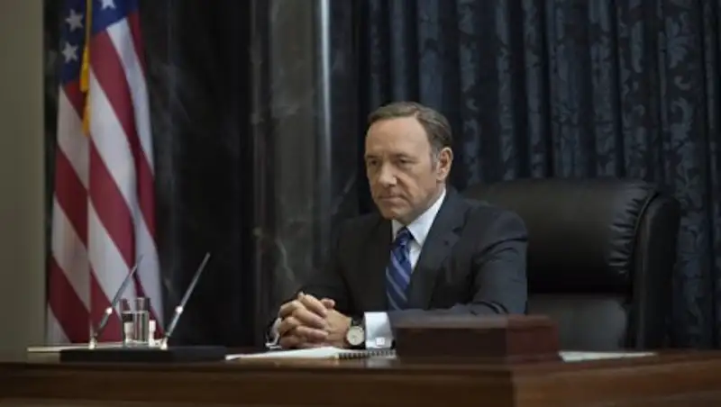 СМИ сообщили о приостановке съемок сериала "Карточный домик"