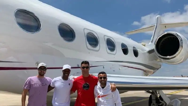 На каком самолете летает Криштиану Роналду