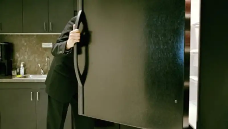 Китаец четыре месяца прятал в холодильнике тело убитой жены