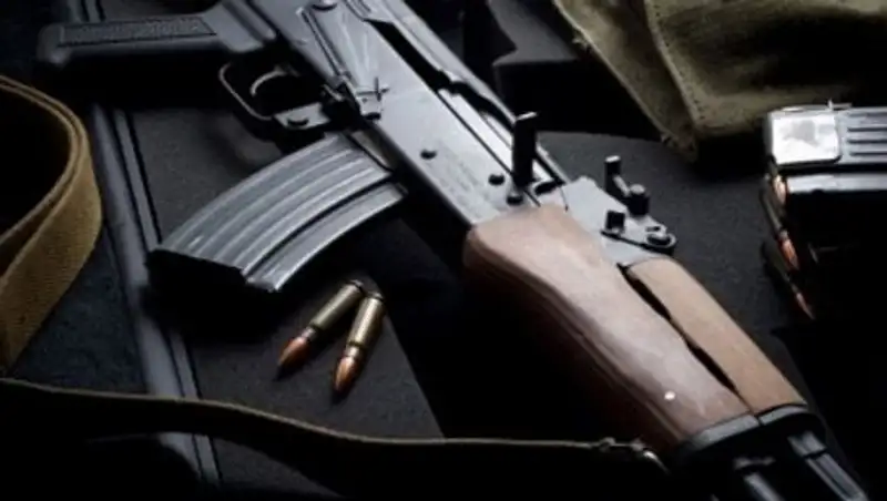 В Шымкенте арестован потерявший автомат Калашникова полицейский