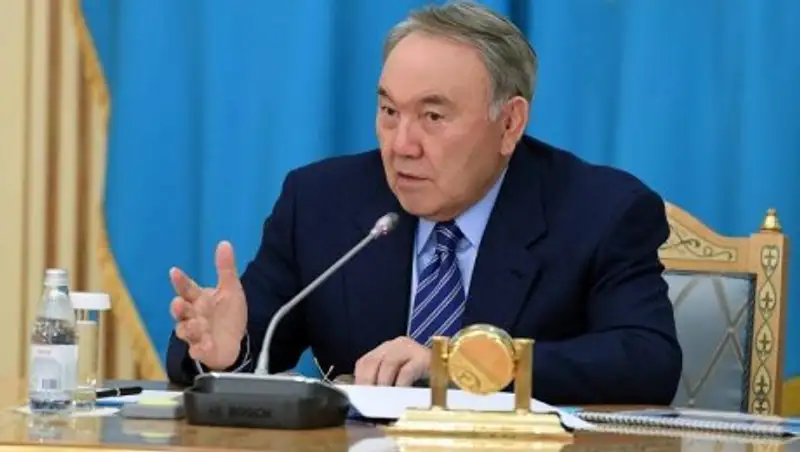 Назарбаев потребовал от Акишева не допускать безобразия в банках